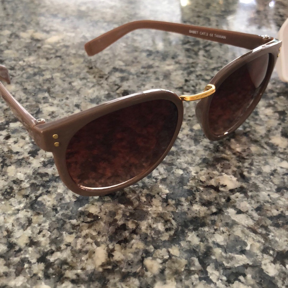 SUNGLASSES